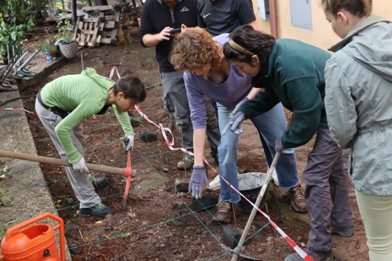 People gardening